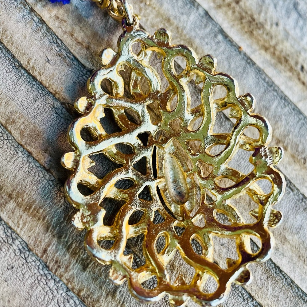 Gold Oval Scroll Pendant Necklace - Picture 5 of 8